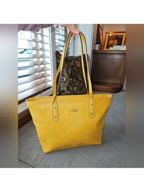 Coach City Zip Tote F58846 – Yellow Pebbled Leather